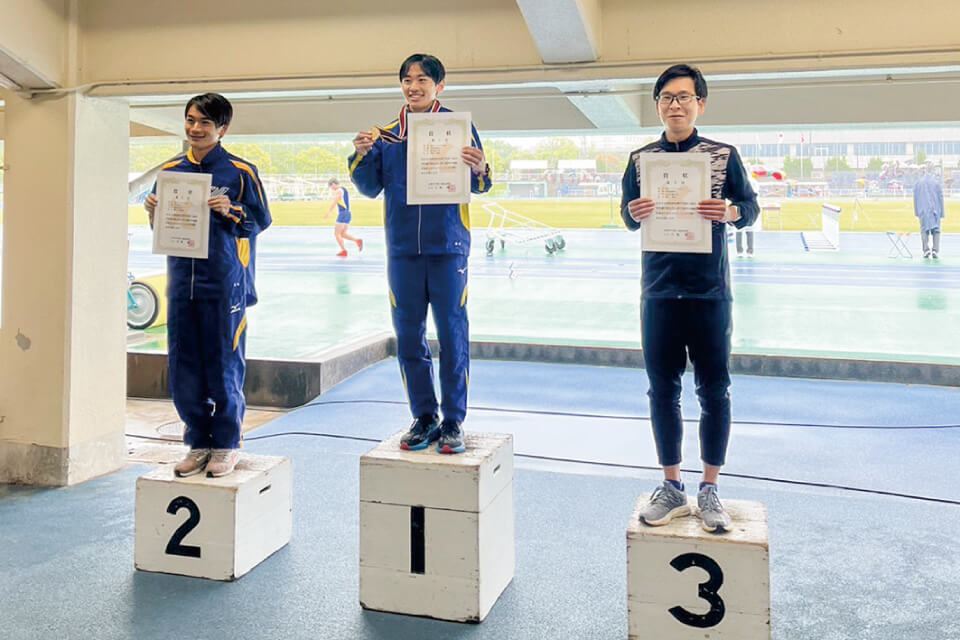 今年度の九州学生陸上競技対校選手権大会(九州インカレ)10000m表彰式。初めて全国大会への切符を手にしました
