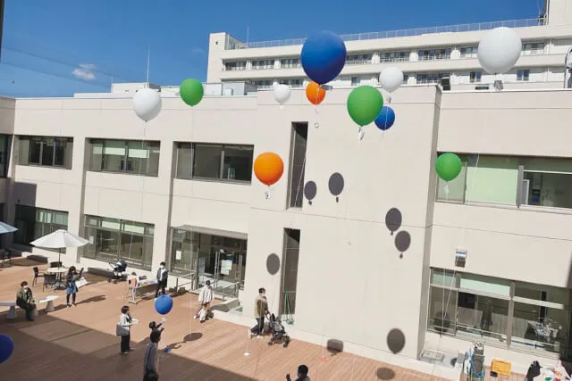 2022年初秋から香川大学医学部附属病院の中庭で開催されている「空色ポストプロジェクト」