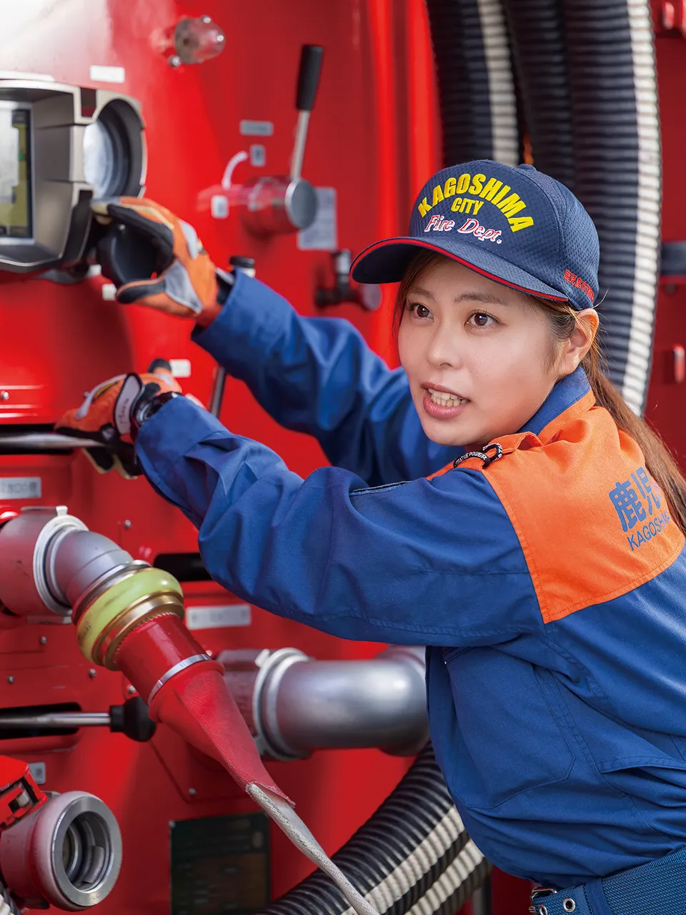 2018年鹿児島大学教育学部卒業。同年、鹿児島市消防局に入局し、南消防署や西消防署の分遣隊で4年間にわたり現場活動に従事。その後、総務課人事研修係を経て、25年から中央消防署吉野分遣隊にて消防士長を務める。中学1年生でバレーボールを始め、今はママさんバレーボールで汗を流す。座右の銘は「為せば成る」。